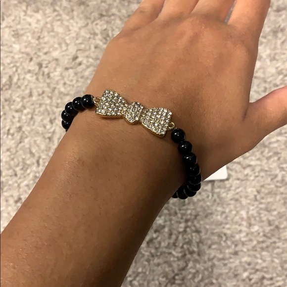 Bow earring and bracelet set. - Picture 2 of 2